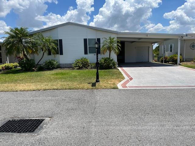 Winter Haven, FL Mobile Home for Sale located at 1276 Las Brisas Lane Four Lakes Golf & Country Club